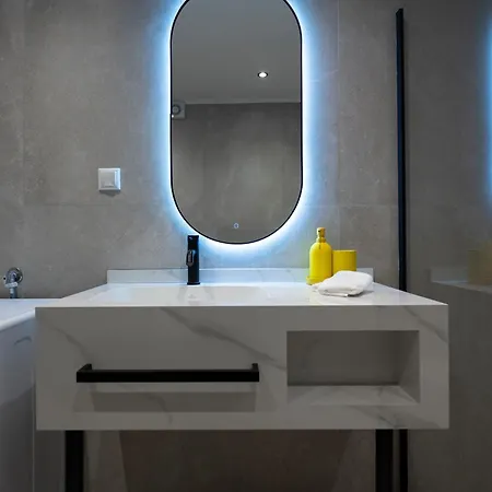 Angel's Urban Up-art-ment *