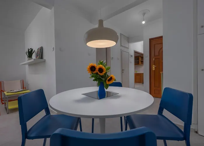 Angel's Urban Up-art-ment